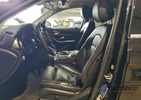 2016 Mercedes-Benz Glc 300 z USA, uszkodzony, nr VIN WDC0G4JB7GF069501